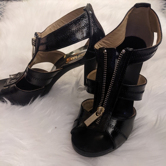 Michael Kors Berkley T Strap - Picture 3 of 4